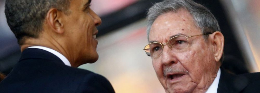 Obama, Castro Share Stage  at Summit as Detente Takes Hold