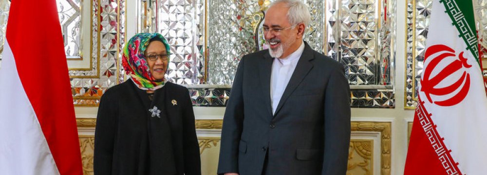 Iranian, Indonesian FMs Discuss Ties, ME