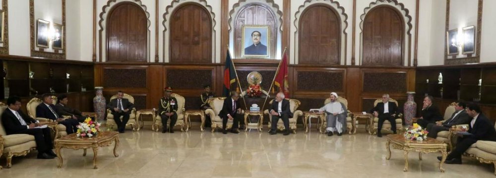Zarif, Bangladesh Officials Discuss Ties, Region 