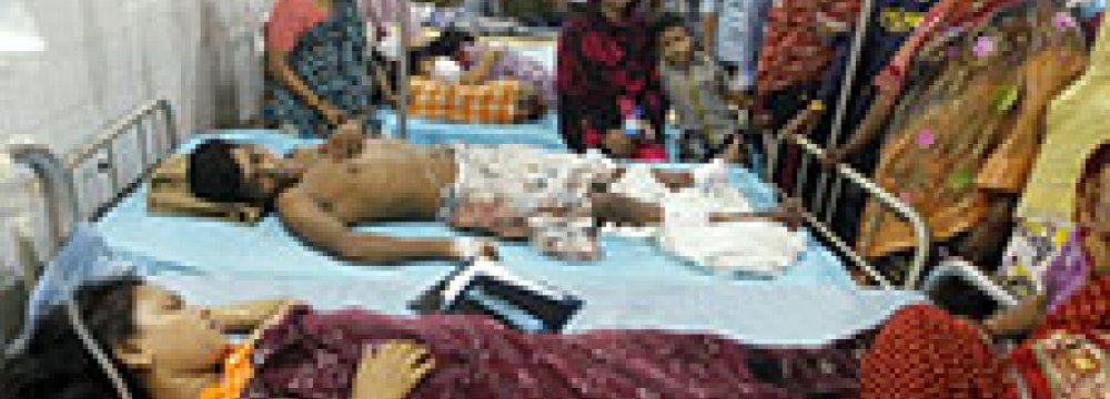 Bomb Blasts in Bangladesh Injure 6