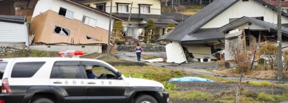 Quake Hits Japan Coast 