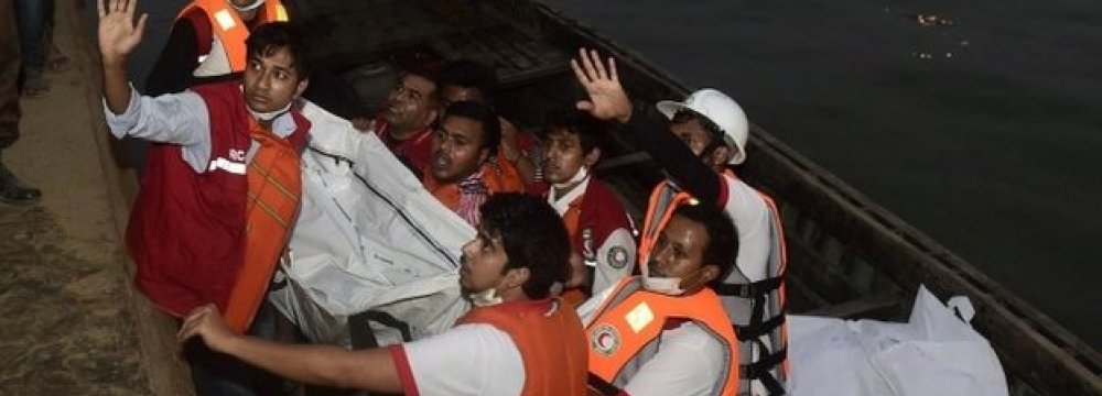 Bangladesh Ferry Sinks Killing 33 on Board