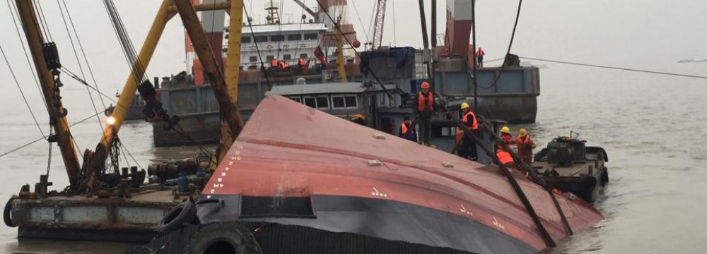 21 Dead in China Tugboat Accident