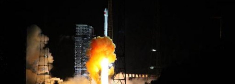 China Caps 1st Moon Mission 