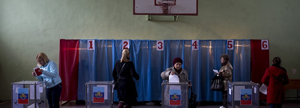 Incumbent Leaders Win East Ukraine Elections