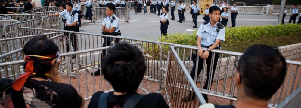 HK Protests Dwindle as Leader Agrees to Talks