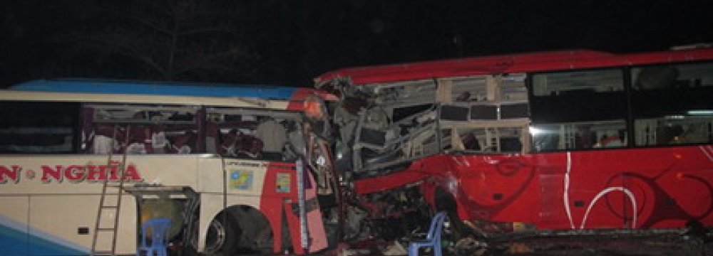 15 Killed in Indian Bus Accident 