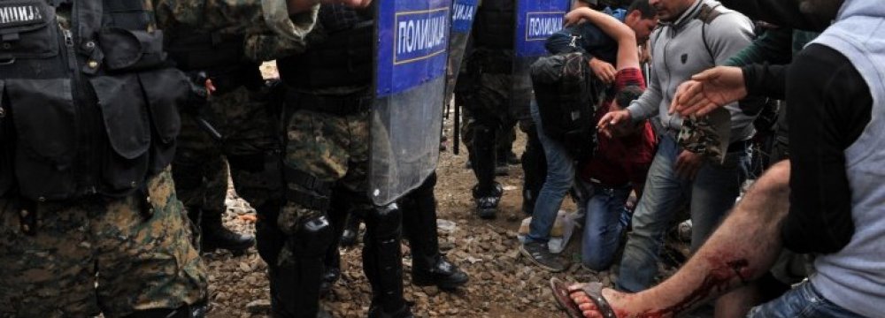 2,000 Refugees Stuck on Macedonia Border