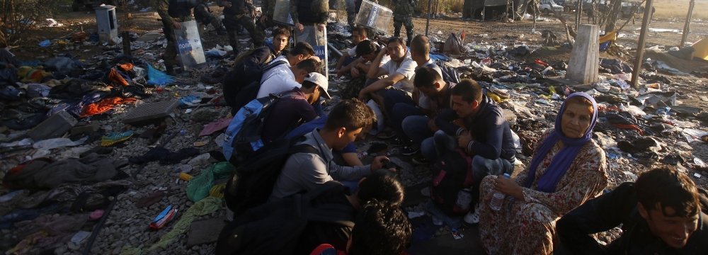 Thousands of Migrants Rush Past Police Into Macedonia