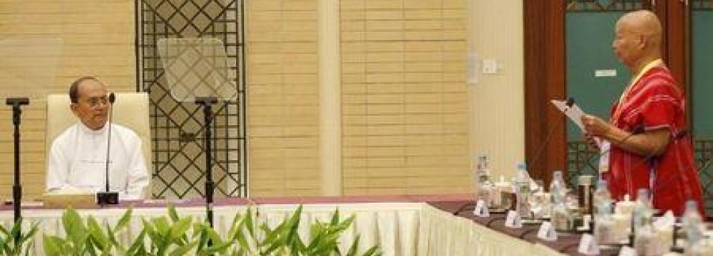 Myanmar President Meets Rebels for Peace Talks