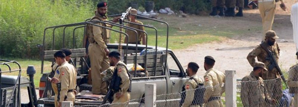 Gunmen Kidnap Pakistani Police