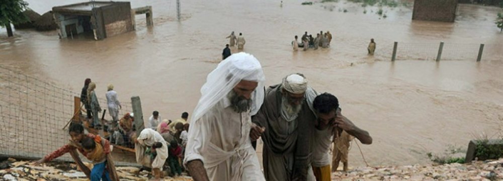 50,000 Evacuated in Pakistan Floods