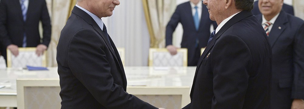 Putin Meets Castro in Moscow
