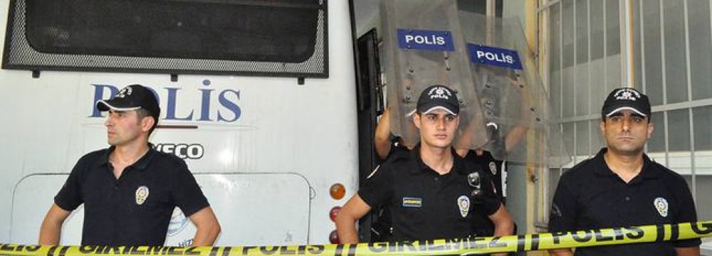20 Police Arrested in Turkey 