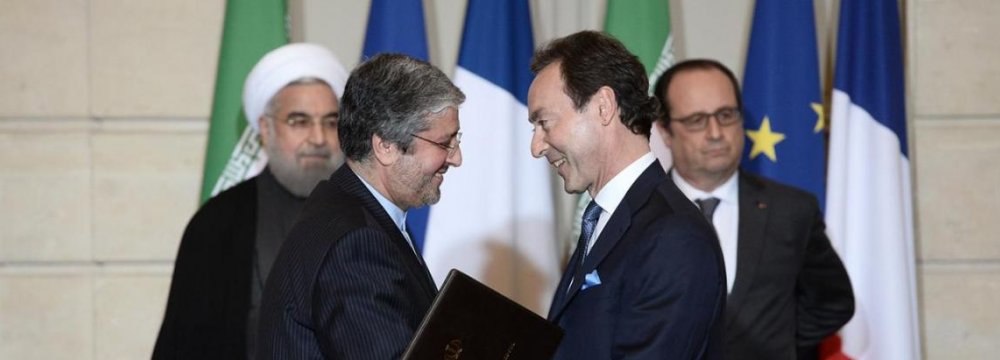 Deals of Up to €40b Fruit of Rouhani’s France Visit