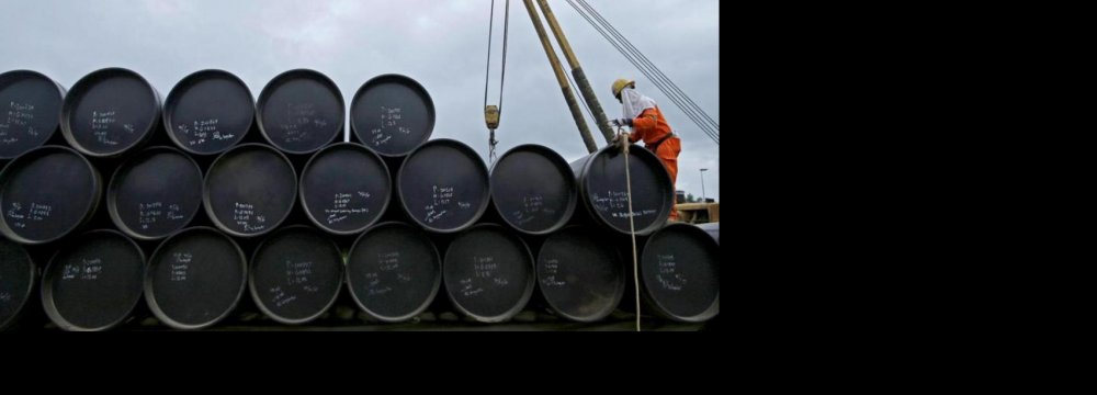 Initial Oil Deals With  Europe Reach 300,000 bpd 