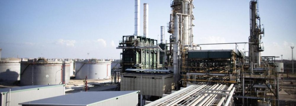 Iran Plans 20-Year Contracts for Energy Investments