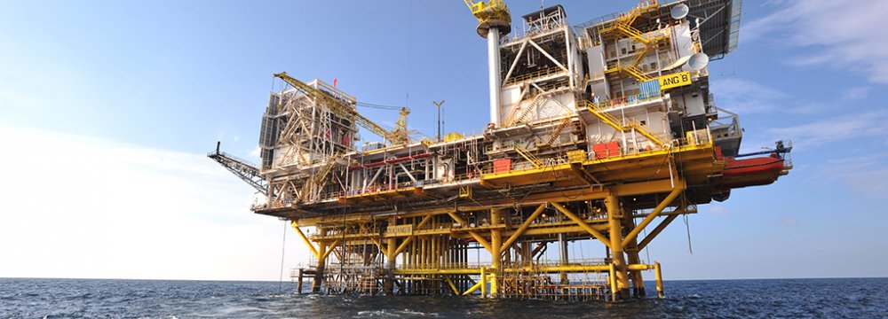 Installation of Oil Platform in SP 