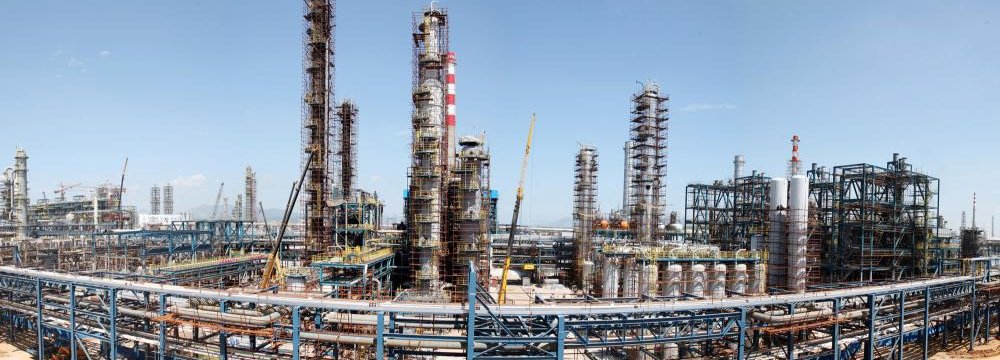 Iran Not to Stop Refinery Projects