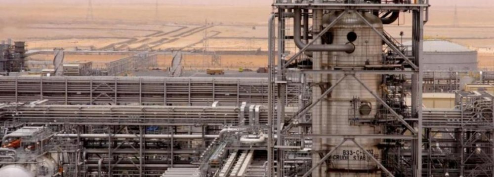 Saudis to Pump Maximum as Market Share Battle Heats Up