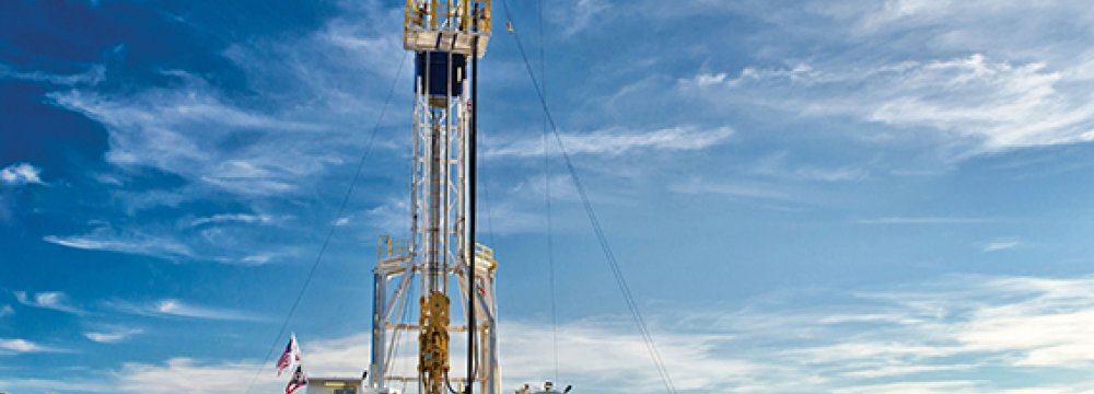 Shale Drillers Keep Output High 
