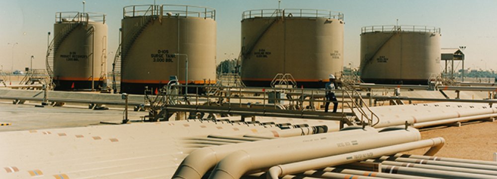 Iran to Restore Oil Output Despite Price Plunge