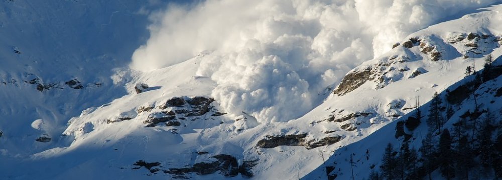 One Killed, 2 Hurt in Darbandsar Avalanche