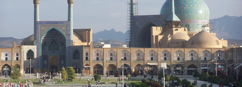 Isfahan Competing for Top Spot