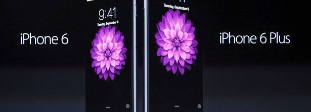 Apple Unveils Large iPhone, Watch