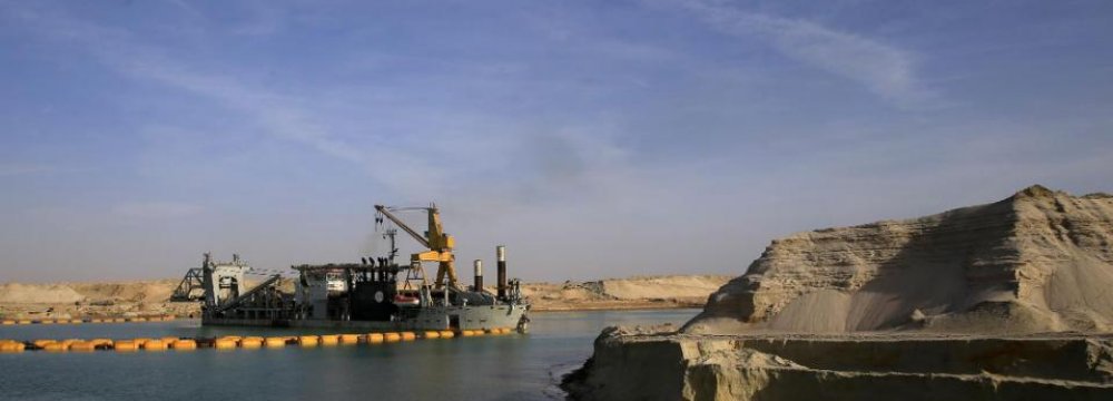 Egyptians Race to Expand Suez Canal