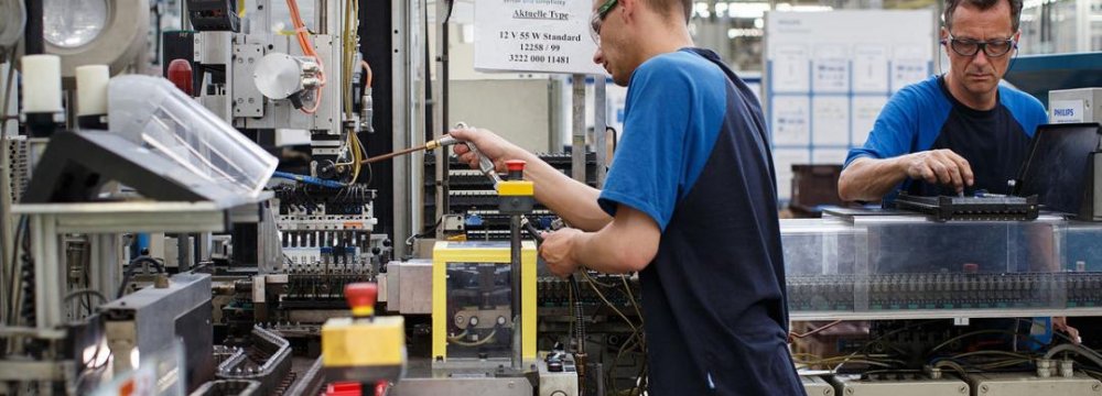 Factory Output Rises German industrial
