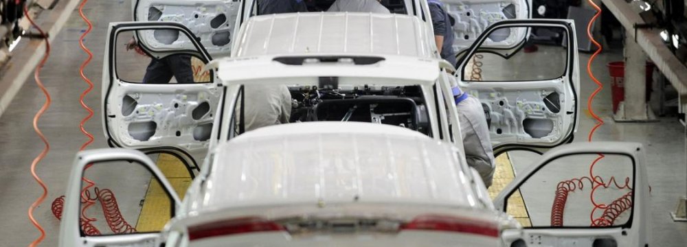 Chinese Carmakers Hold Strong in Iran