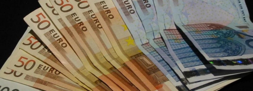 Euro Dips to 29-Month Low