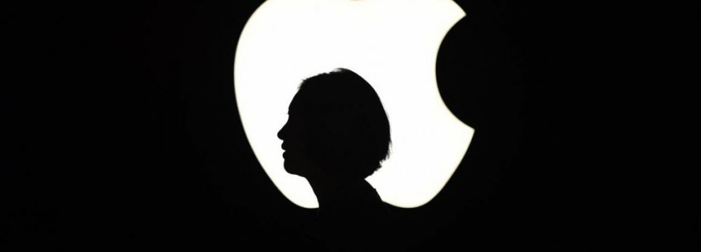 US Tech Firms Rally Behind Apple