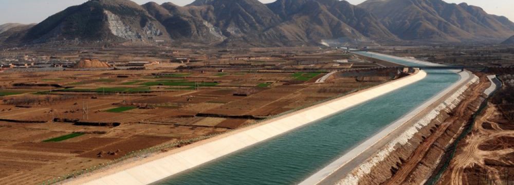 Giant Chinese water diversion starts to flow