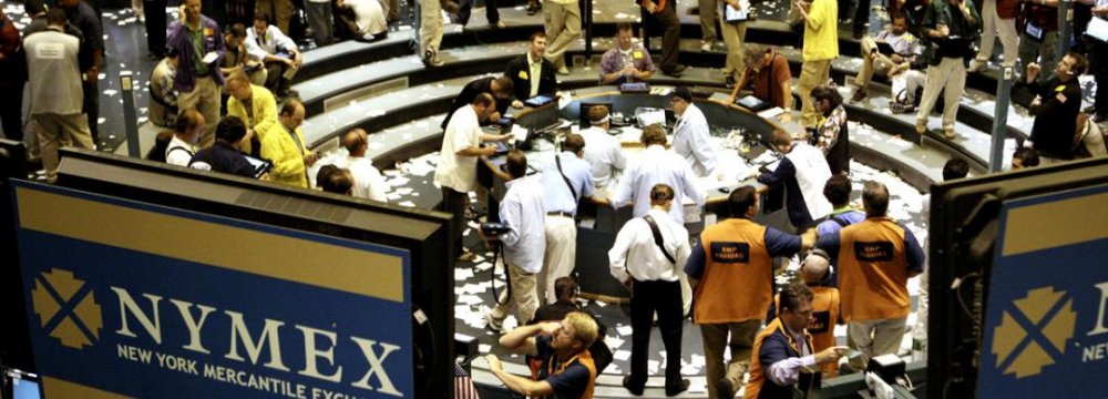 Stocks Fall Keep Investors on Edge