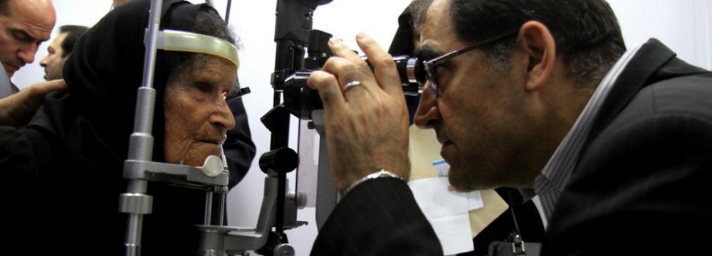 Minister Performs Free Eye Surgery 