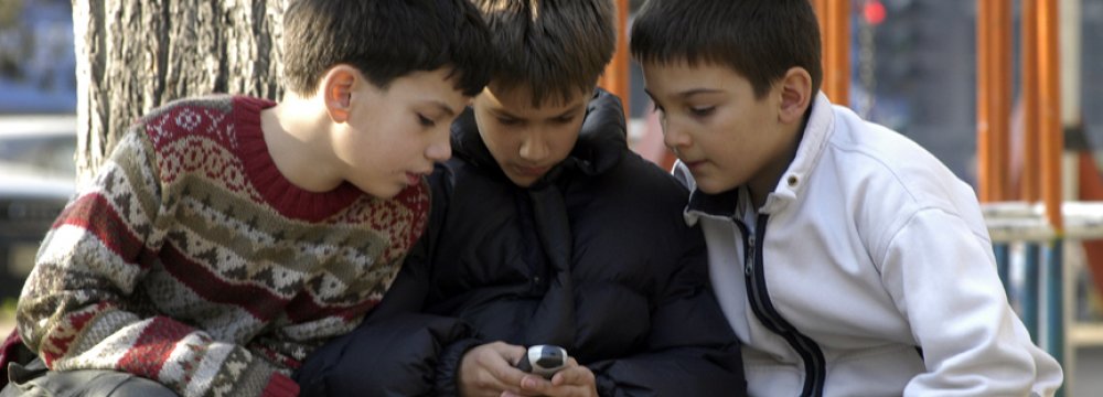 Texting Jargon is Harming  Persian Language, Writing Skills