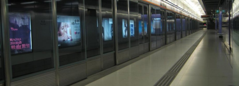 Pros and Cons of Platform Screens for Tehran Subway
