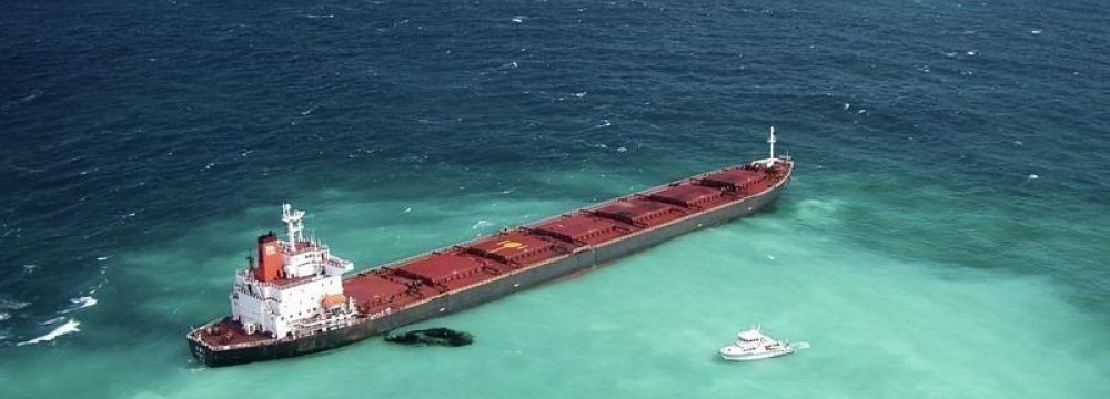 Australia to Widen Curbs on Shipping Around Great Barrier Reef