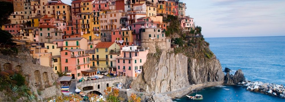 Italian Town Limits Visitors to Help Protect Footpaths