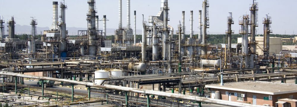 Debacle Over Tehran Refinery Soil Pollution Reemerges