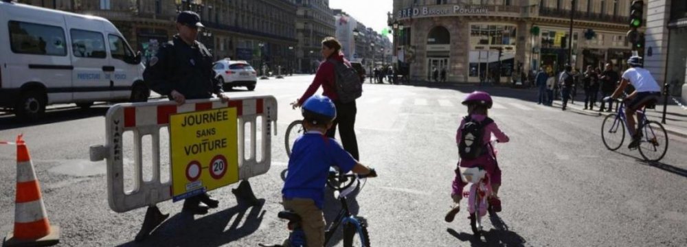 Dramatic Pollution Decline on Paris’ Car-Free Day