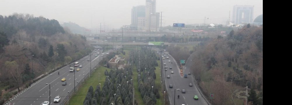 Smog Envelopes Tehran, Again 