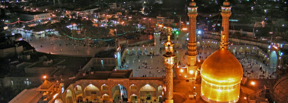 Qom Hosts 10,000 Pilgrims Daily 