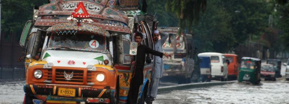 Quake, Floods Kill Dozens in Pakistan