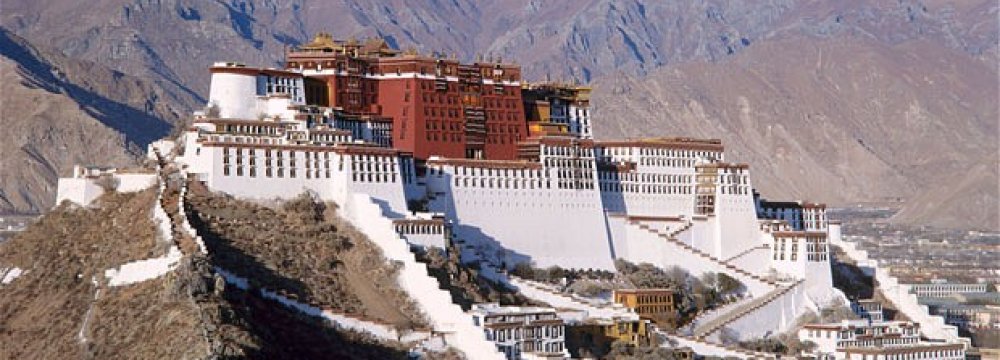 Tibet Earns $3b From Tourism