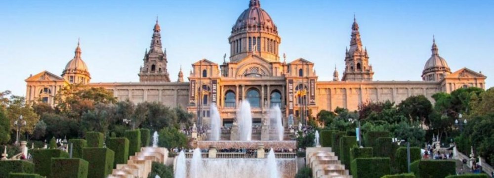 Barcelona Poll: Tourists Worse Than Poverty