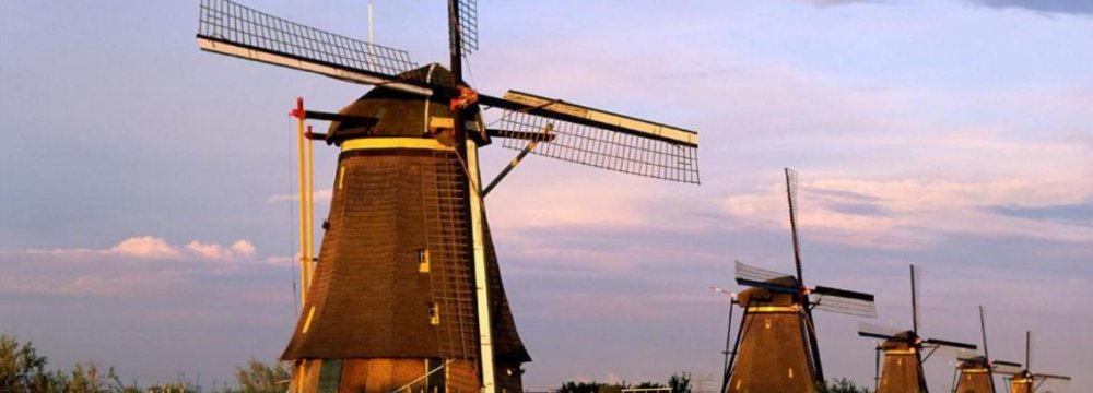 Dutch Industrial Production Falls Slightly