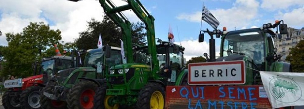 1000s of Farmers Protest Over Slumping Prices